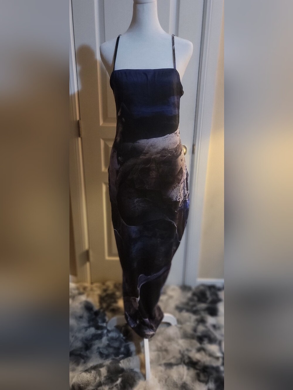 Sleeveless Marble-Print Satin Dress in Black and Purple